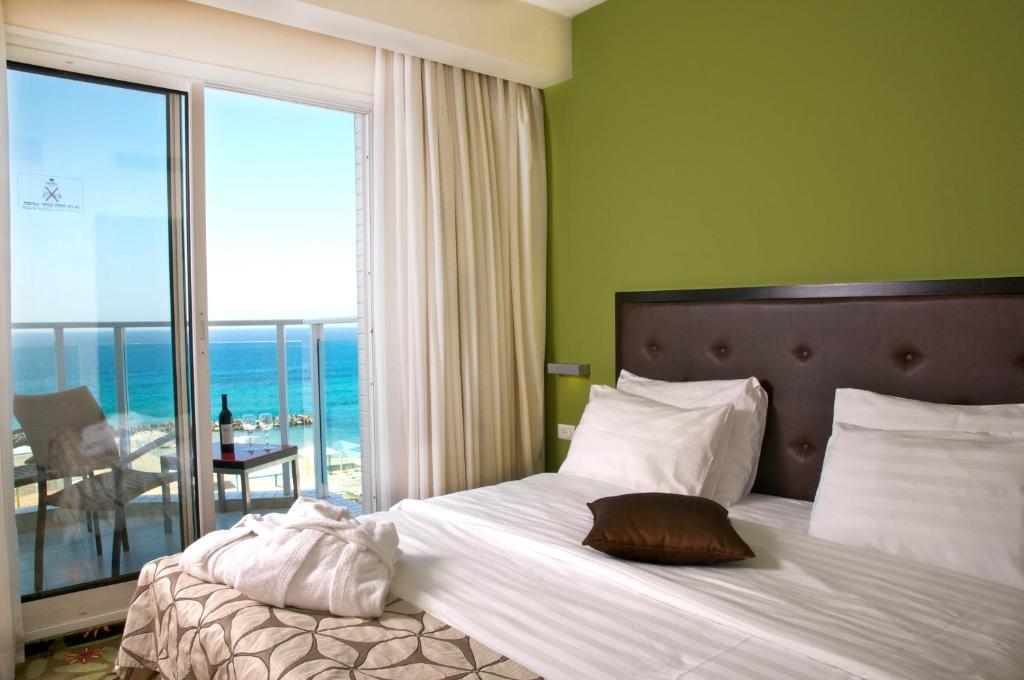 Rimonim Madison Hotel Nehariya Oda fotoğraf